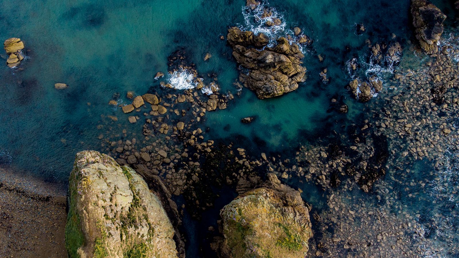 Paisagem em torno da praia Waterford de Annestown, Irlanda